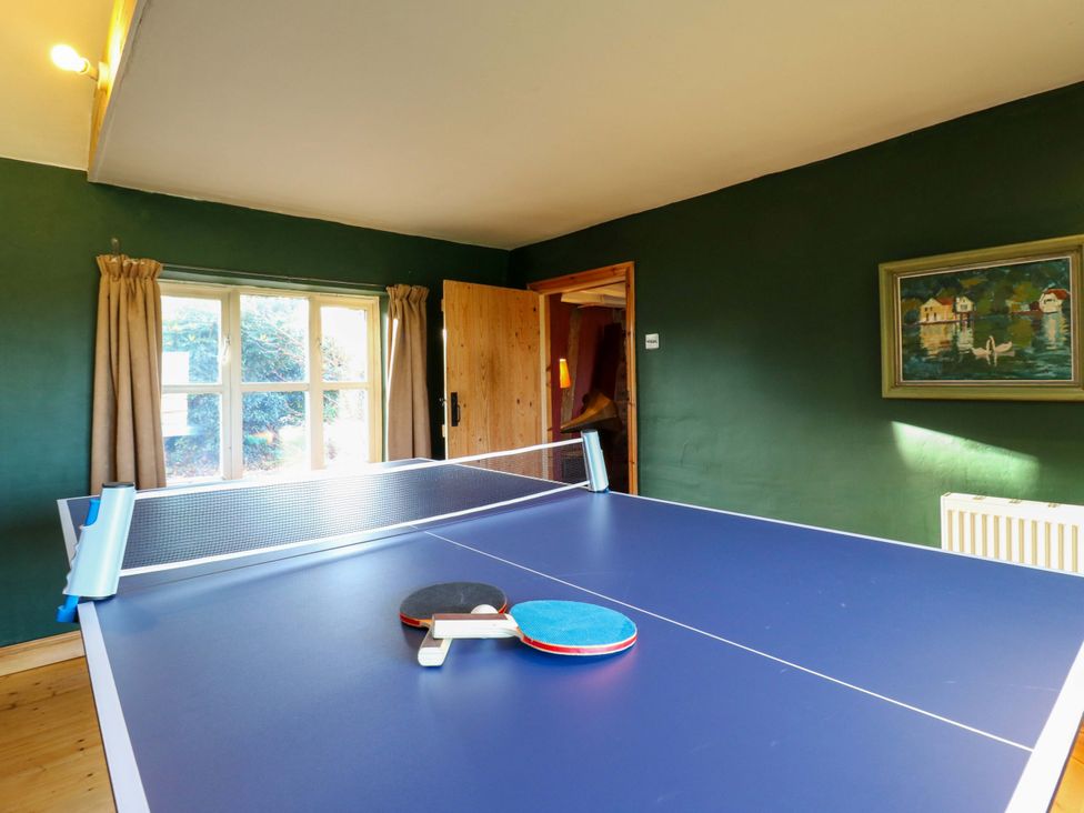 A game room with a table tennis table and a painting at Town Farm