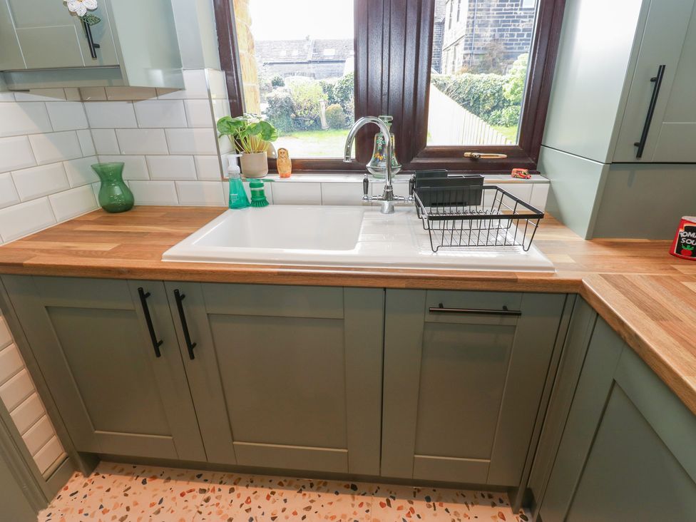 A kitchen with a sink and dish rack at Underview in Jackson Bridge
