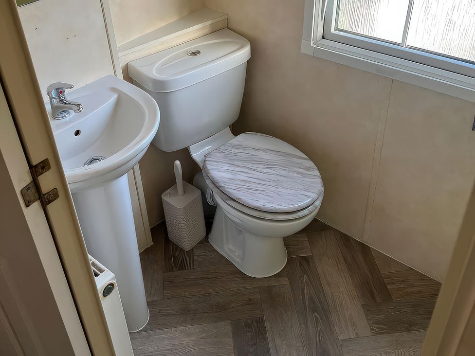 A bathroom with a toilet and sink at Gainc Bach in Abergele