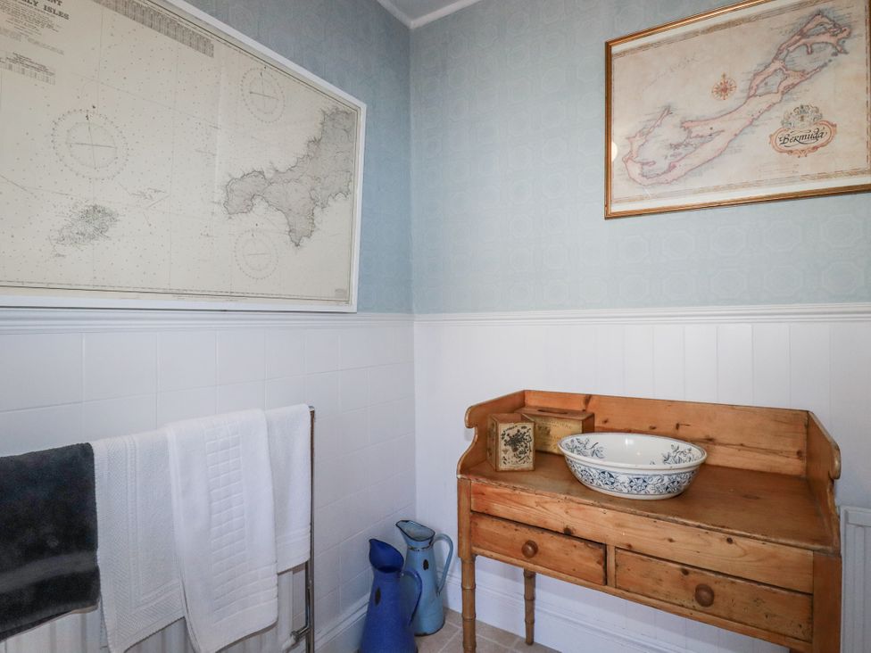 A bathroom with a wooden table and bowl at Rosedale in St. Ives