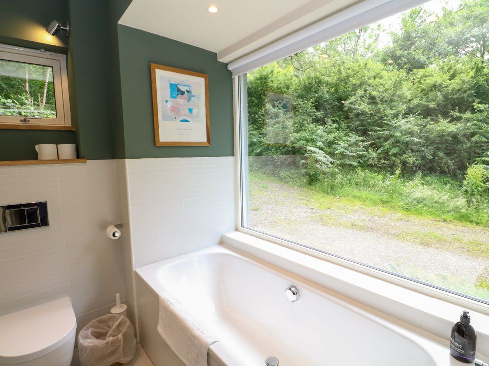 A bathroom with a bathtub and toilet at Osprey Boathouse in Killin
