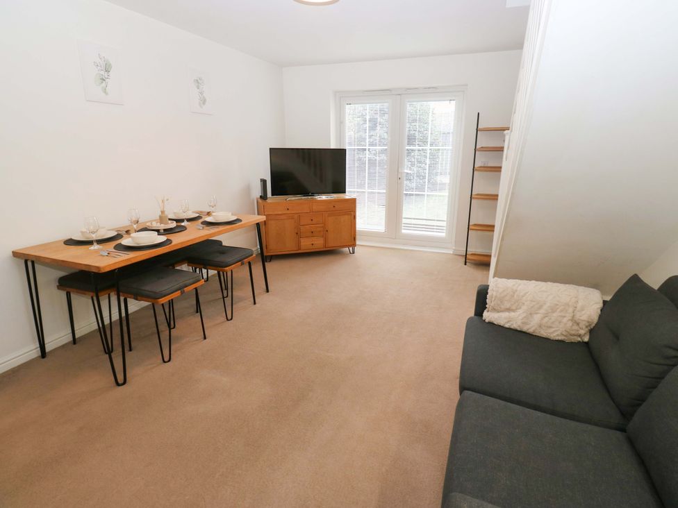 A living room with a dining table and sofa at Cottage Holiday Home in Huddersfield