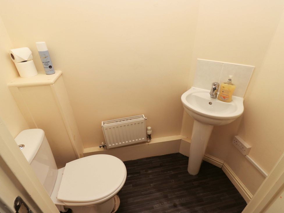 A bathroom with a toilet and sink at Cottage Holiday Home in Huddersfield