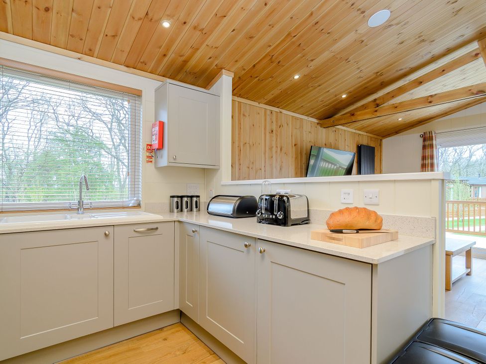 A kitchen with a sink, toaster, and bread at The Sutton (Pet) in Kings Cliffe