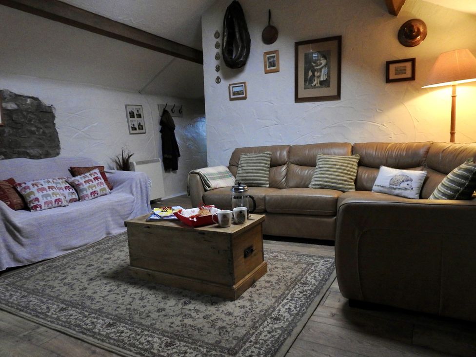 A living room with a sofa and coffee table at Ramsgrove in Swansea