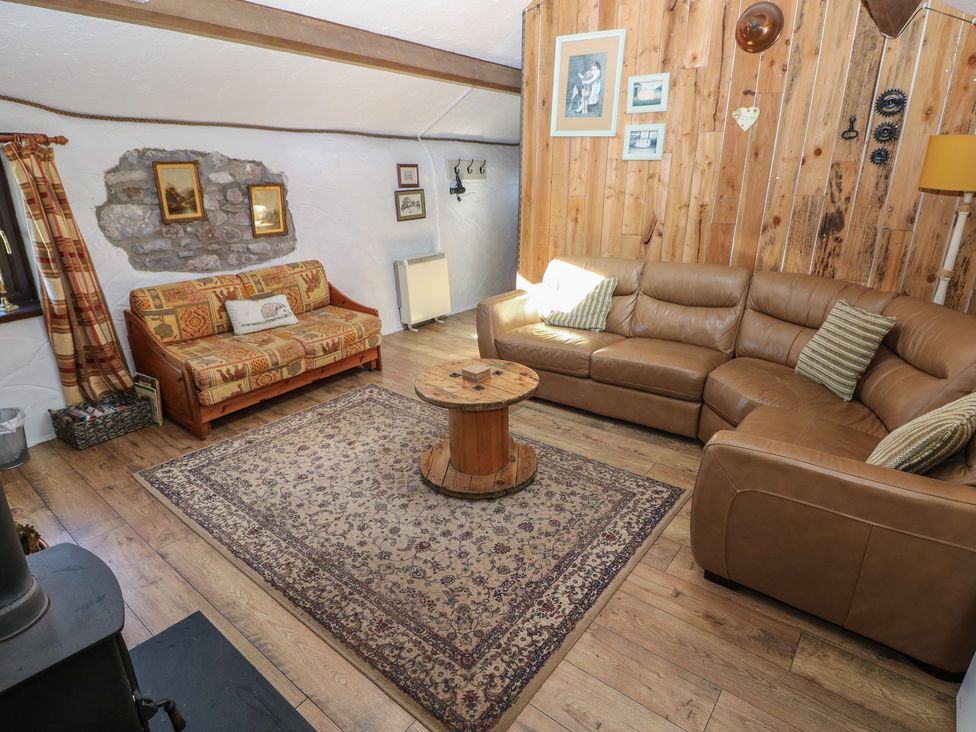 A living room with a sofa and coffee table at Ramsgrove in Pilton