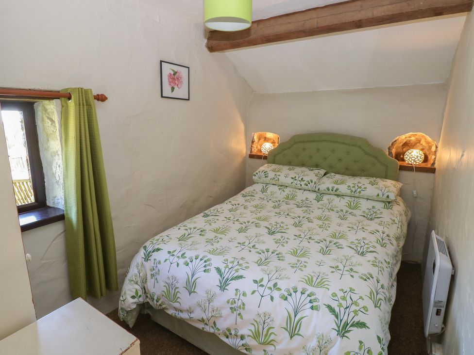 A bedroom with a bed and window at Ramsgrove in Pilton