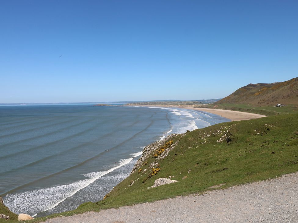 A beach and ocean from a cliff at Ramsgrove in Pilton