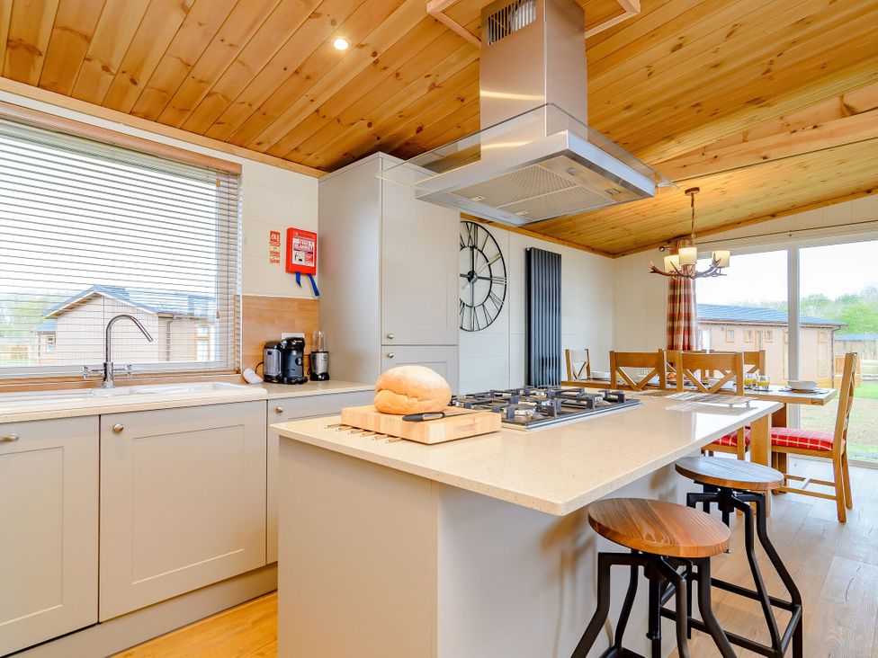 A kitchen with a modern layout and appliances at The Wansford (Pet) in Kings Cliffe
