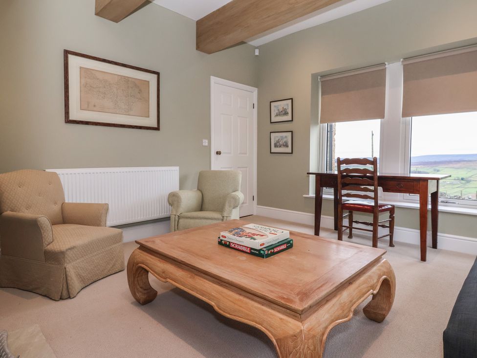 A living room with a table and chairs at Daisy Mount in Keighley