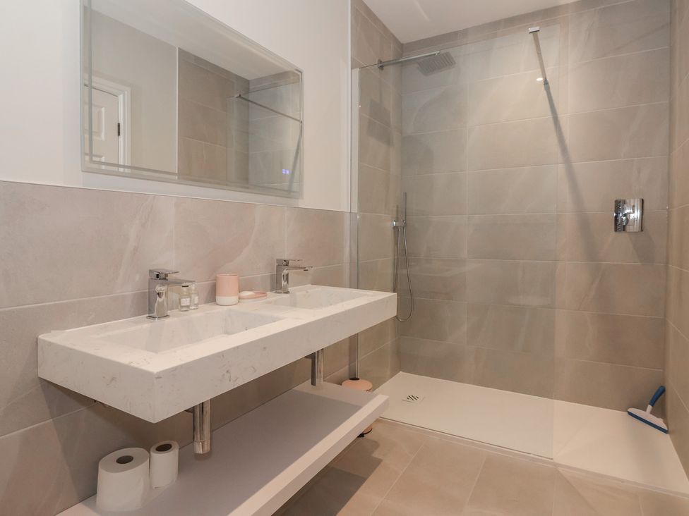 A bathroom with a sink and shower at Daisy Mount in Keighley