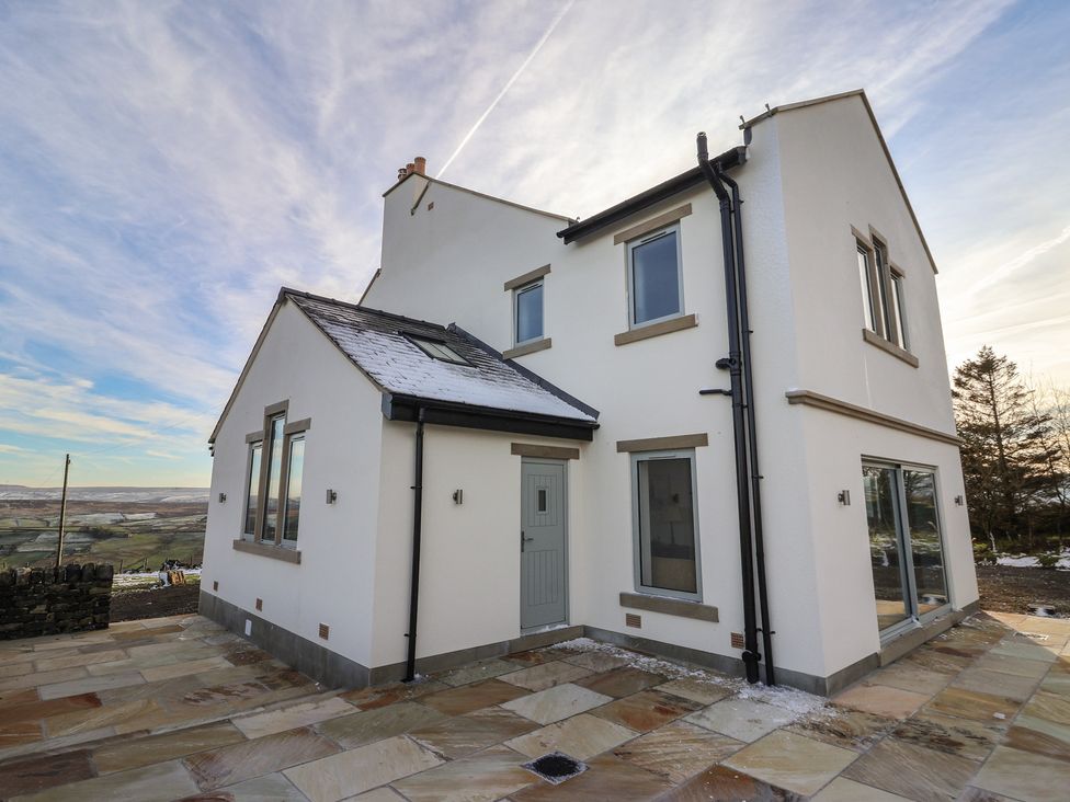 A house with windows and a door in an outdoor setting at Daisy Mount in Keighley