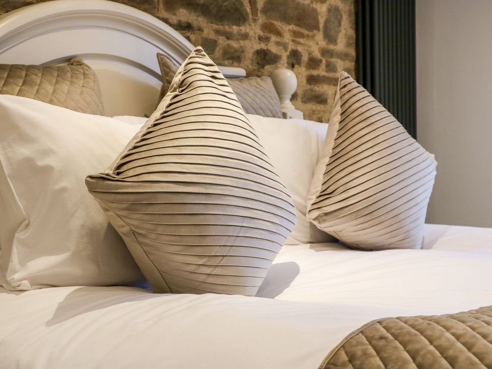 A bedroom with a bed and pillows at Lake View in Crediton