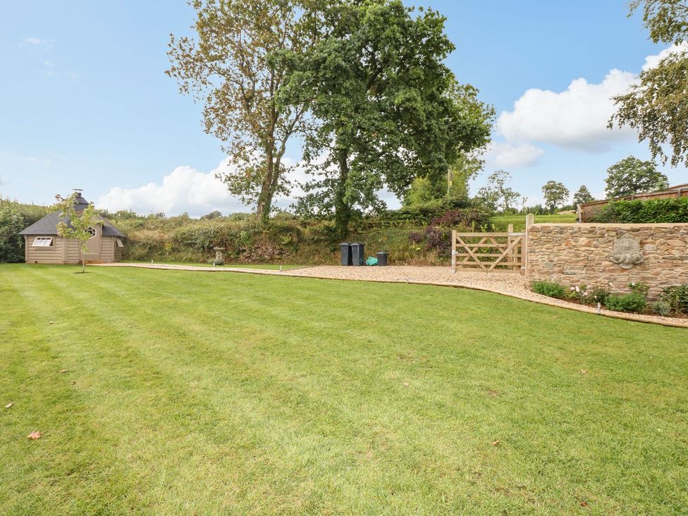 A garden with a shed and lawn at Lake View in Crediton