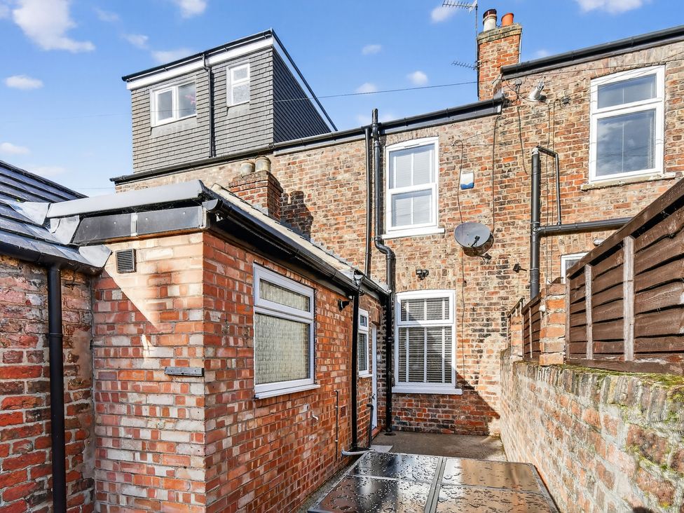 An outdoor area with brick walls and windows at Windsor House in York