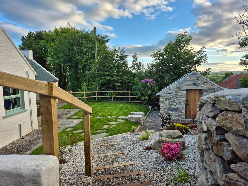 A garden with steps leading to a shed at Annie’s Farm Cottage near Londonderry, Northern Ireland