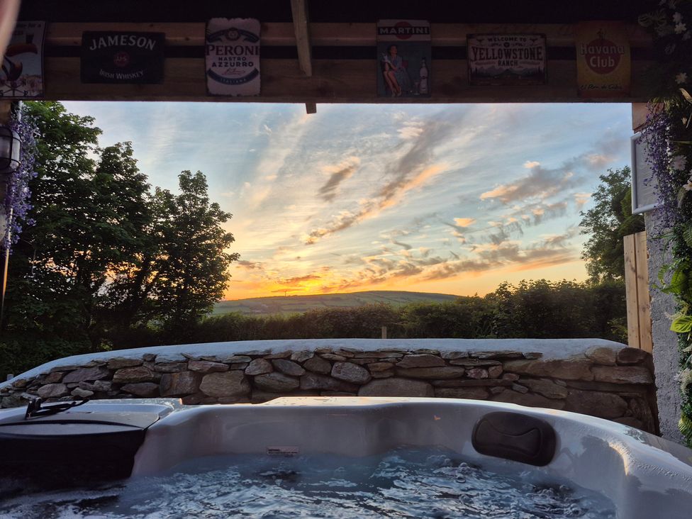 A hot tub with a view of the sunset at Annie’s Farm Cottage near Londonderry, Northern Ireland