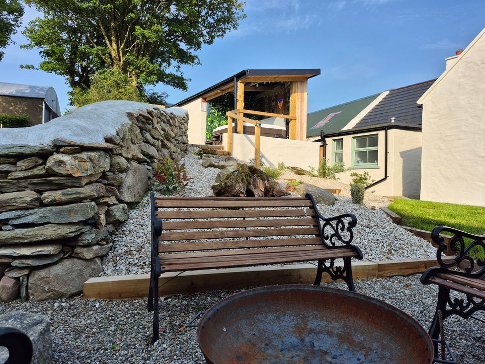 A garden with a bench and fire pit at Annie’s Farm Cottage near Londonderry, Northern Ireland