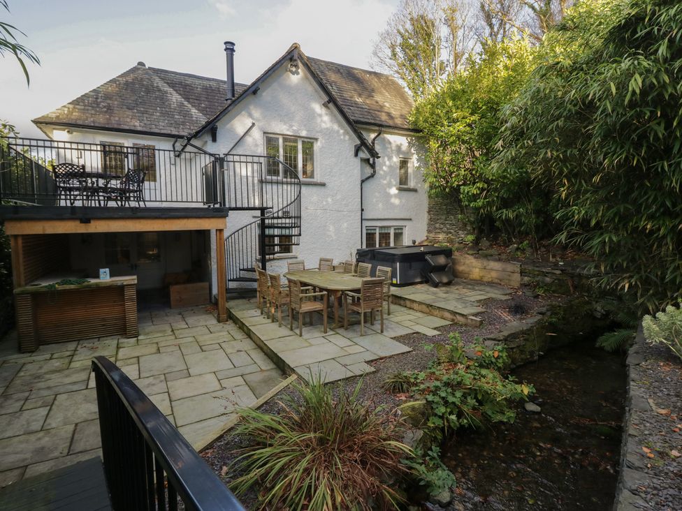 A garden with a patio and furniture at North Cottage in Bowness-On-Windermere