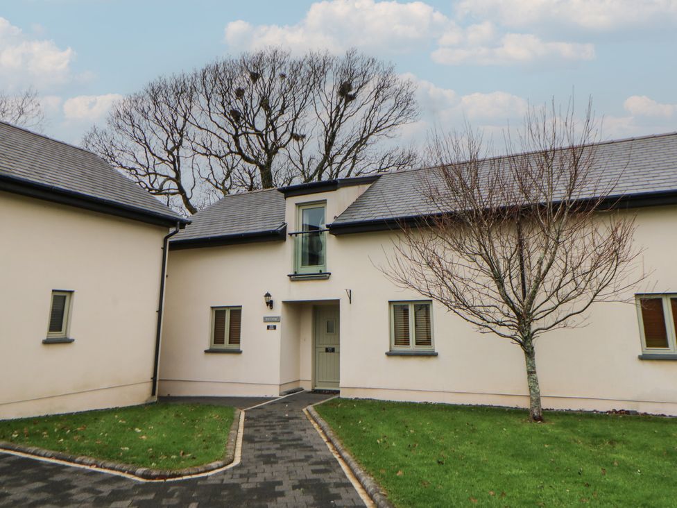 A building with a front door and windows at Rose Apartment in Oldwalls near Reynoldston