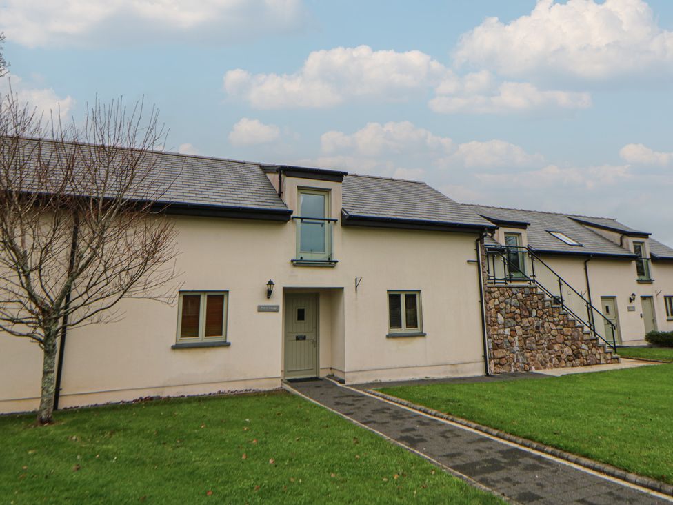 A building with stone steps and windows at Willow Apartment in Swansea
