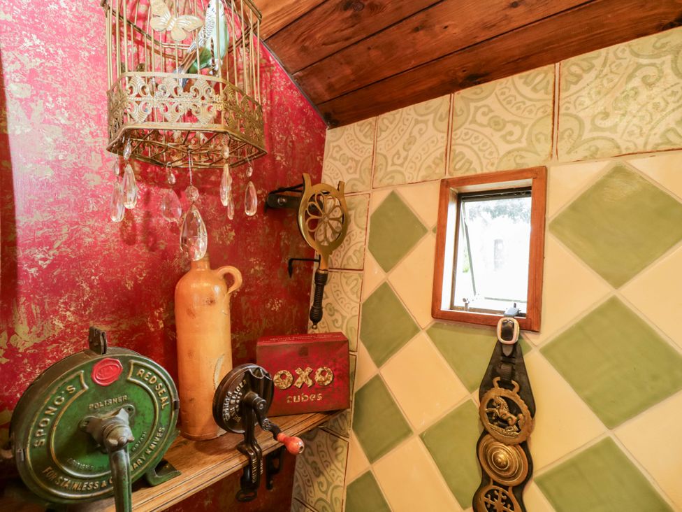 A kitchen with vintage decor and ceramic tiles at The Gypsy Caravan in Marlborough
