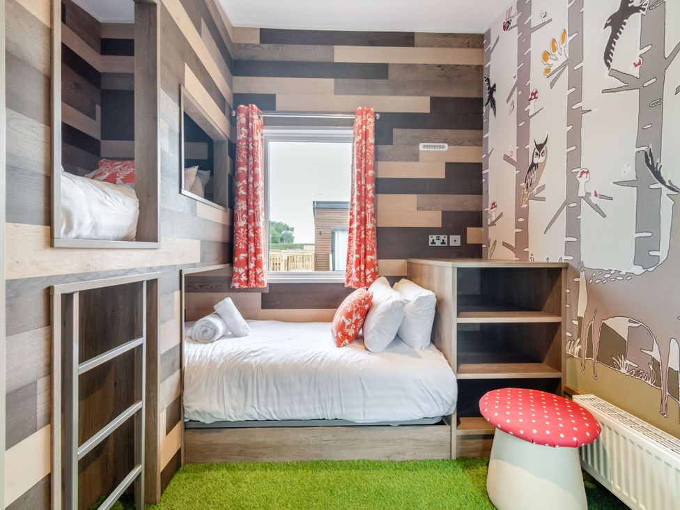 A bedroom with a bunk bed and shelf at Kinder Spa (Pet) Carlton Miniott near Thirsk