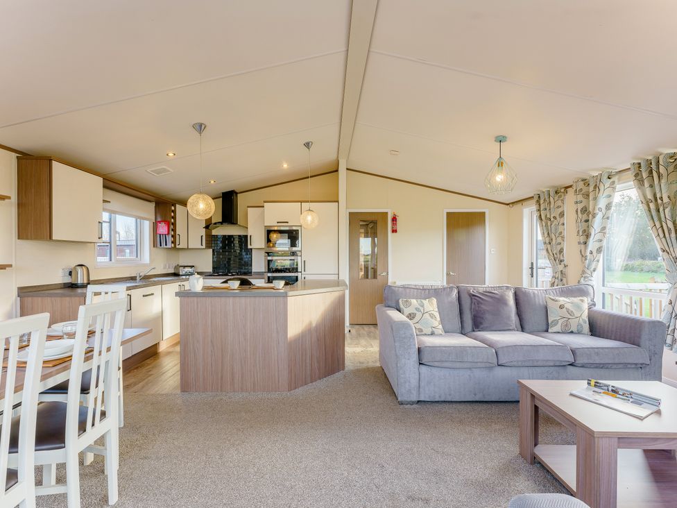 Oak Waterside Spa (Pet) - North Yorkshire (incl. Whitby) - 1192555 - thumbnail photo 4