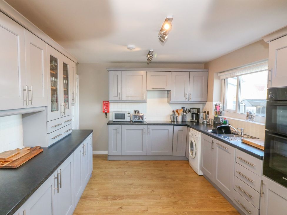 A kitchen with cabinets and appliances at Dunholme 