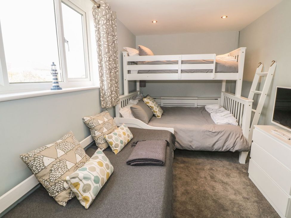 A bedroom with bunk bed and double bed at Dunholme