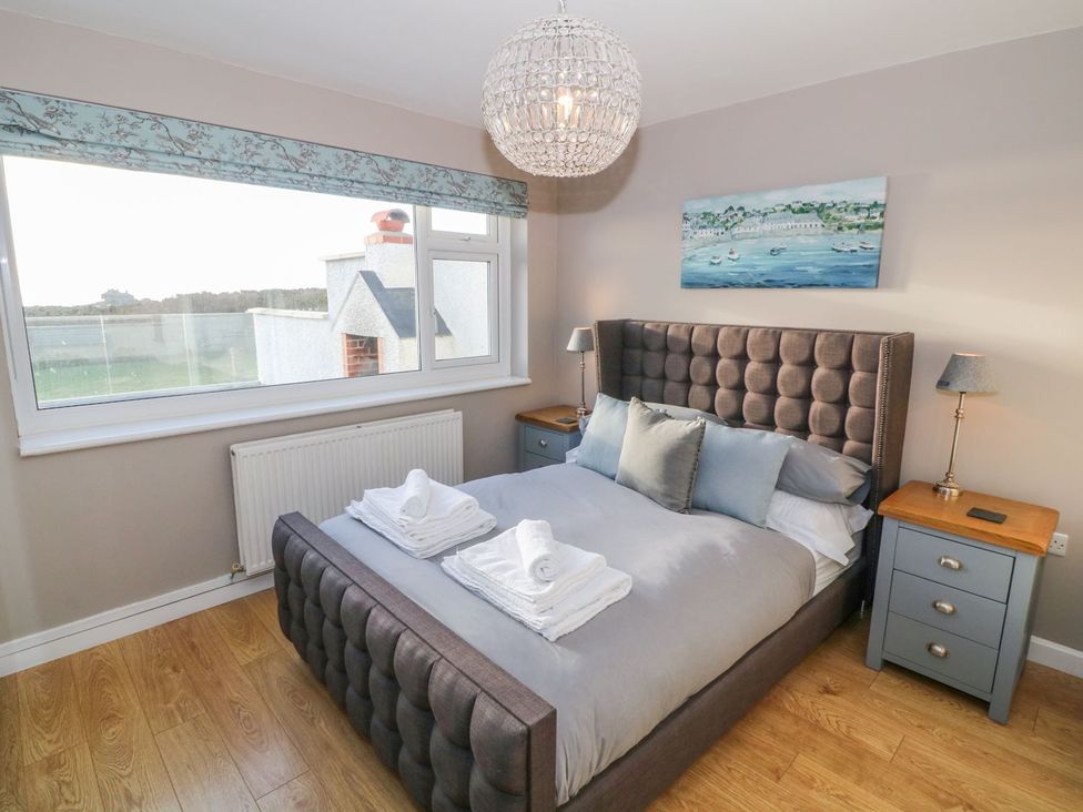 A bedroom with a bed and bedside tables at Dunholme