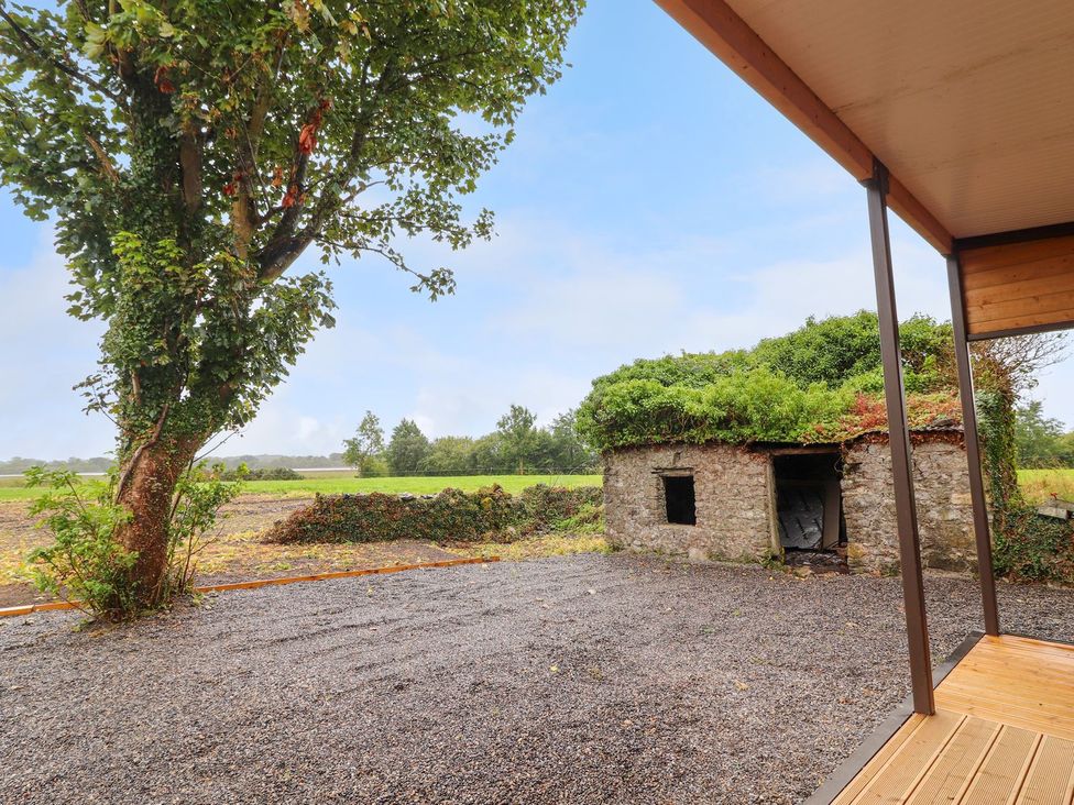 An outdoor area with a tree and a building at Killinure Cottage, Glasson, County Westmeath