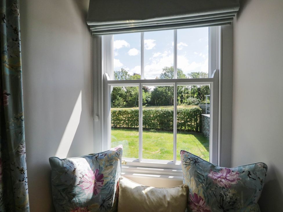 A window with cushions in a sitting room at Cragg Cottage in Coniston