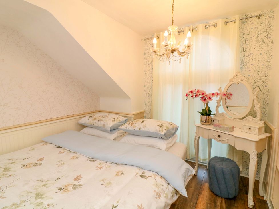 A bedroom with a bed and a bedside table at 12 Wyndham Road in Loughborough