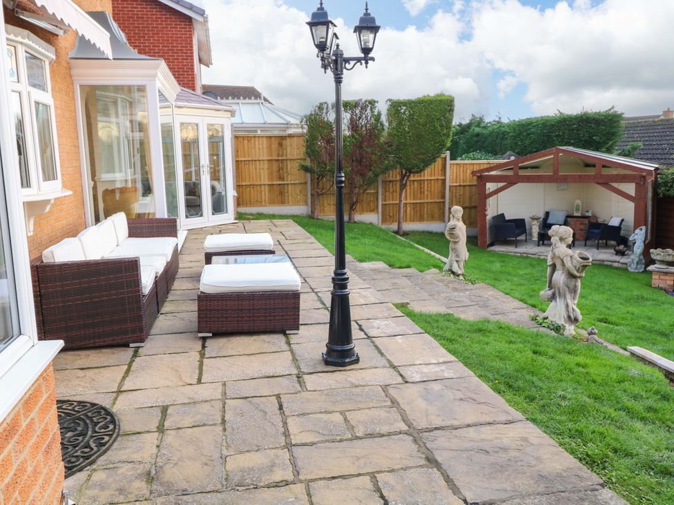 A garden with seating area and lamp post at 12 Wyndham Road in Loughborough