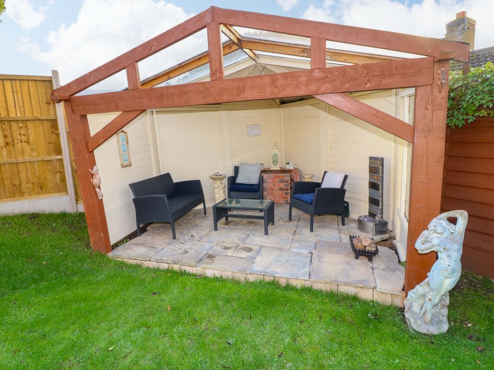 An outdoor seating area with a table and chairs at 12 Wyndham Road in Loughborough