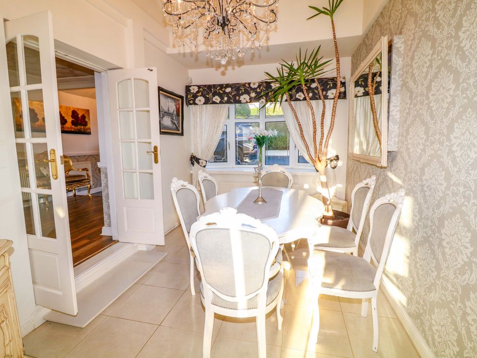 A dining room with a table and chairs at 12 Wyndham Road Loughborough