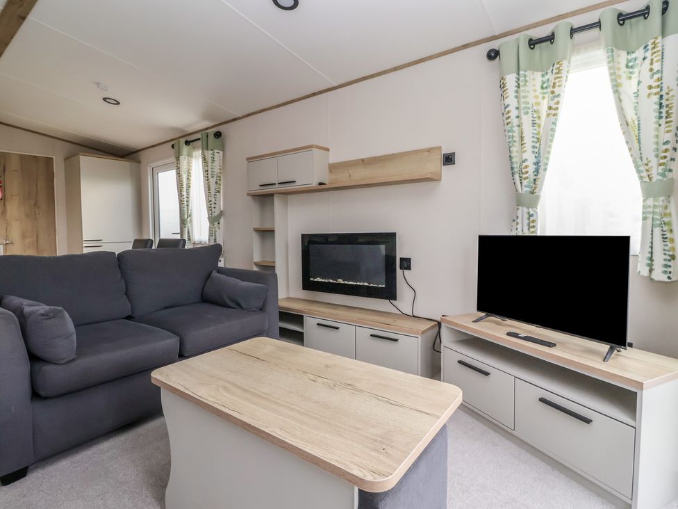 A living room with a sofa and television at The Driftwood near High Skirlington