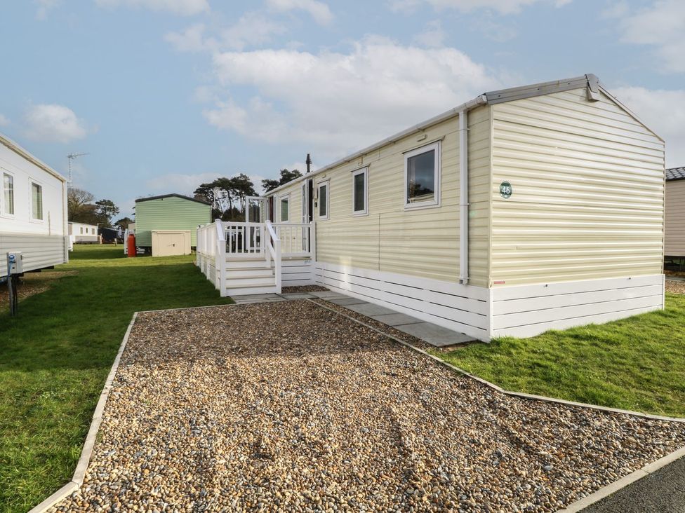 A mobile home with gravel path and grass at 46 Foxburrow Hang in Great Yarmouth