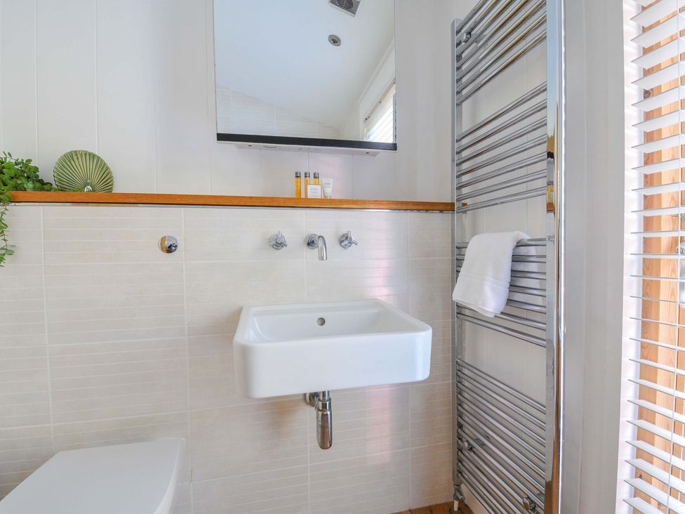 A bathroom with a washbasin and towel rack at 6 Stonerush Valley Looe