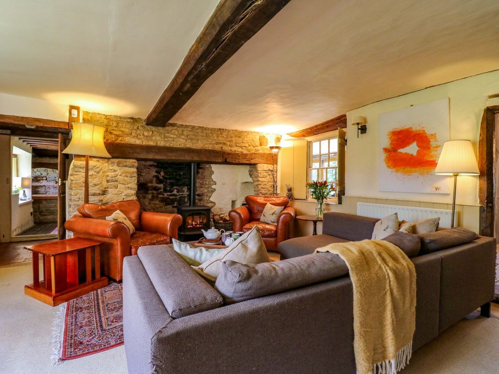 A living room with a sofa and armchairs at Manor Farm Cottages, Loughton, Milton Keynes