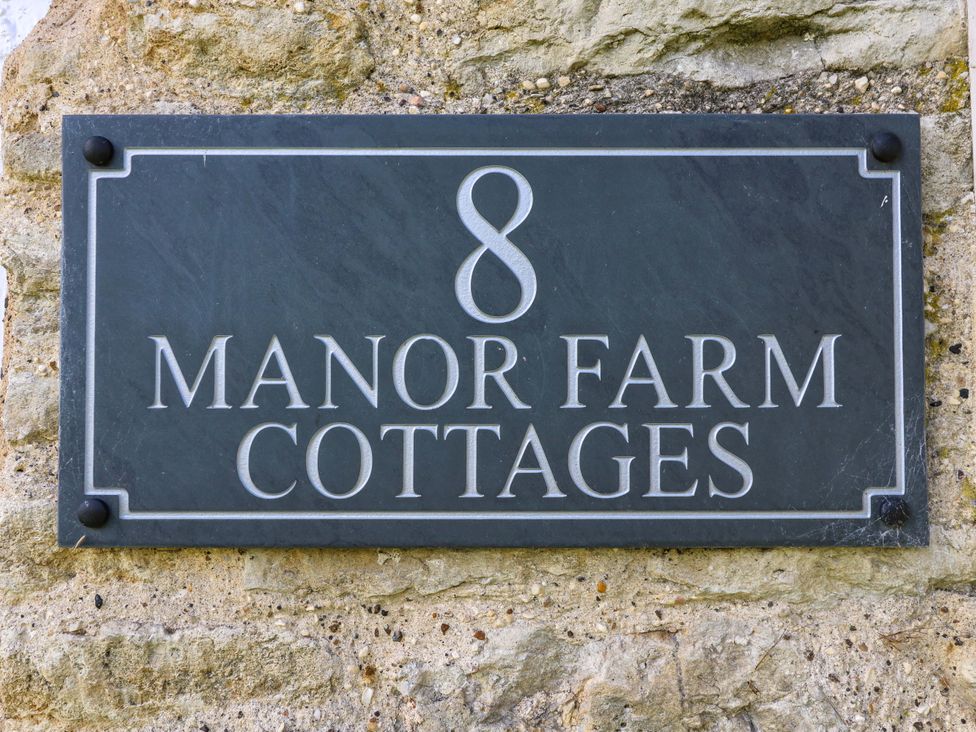 A sign for 8 Manor Farm Cottages at Loughton, Milton Keynes