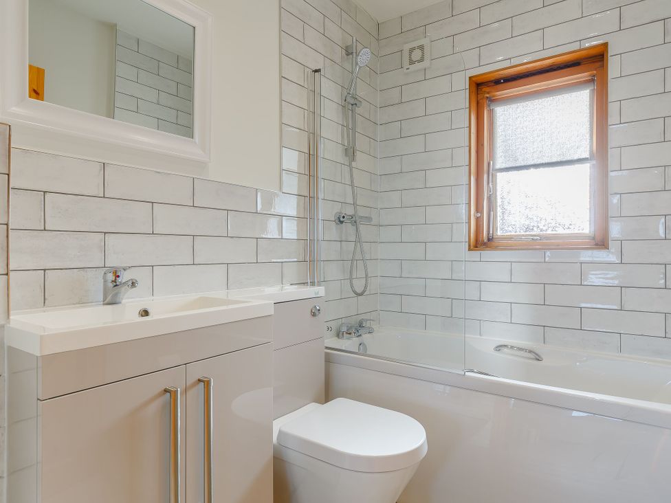 A bathroom featuring a bathtub, sink, toilet, and shower at Kinder Lodge in Portreath