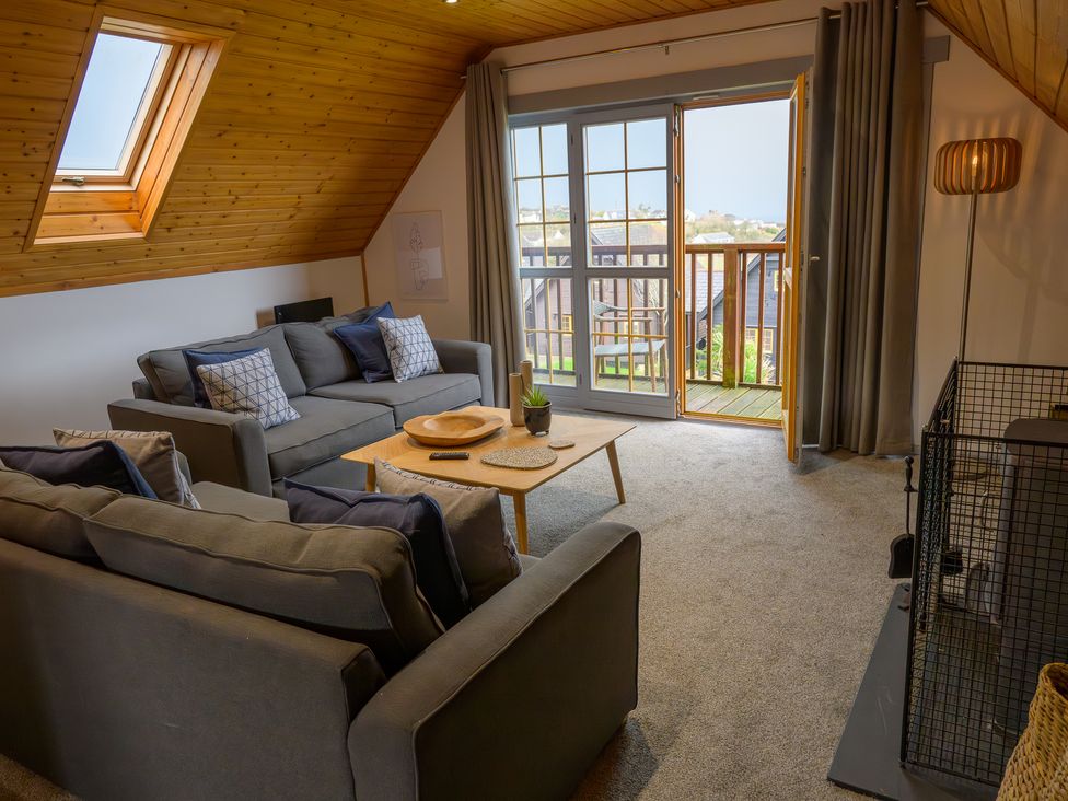 Senara Hot Tub Lodge (Pet) - Cornwall - 1192782 - thumbnail photo 3