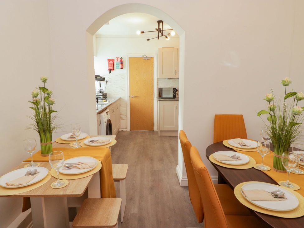 A dining room with a table and chairs at William's Place in Barry