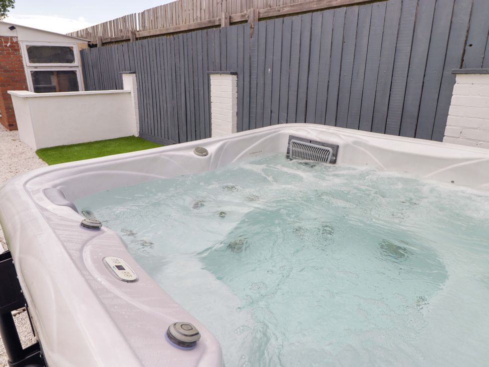 A hot tub near a gravel area at William's Place in Barry