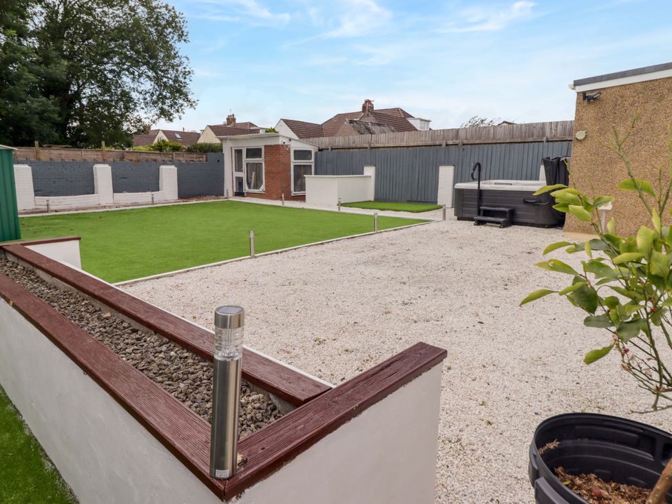 A garden with gravel and grass areas at William's Place in Barry