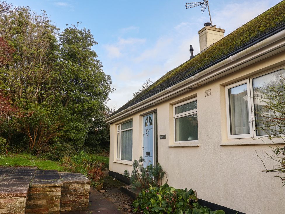 A house exterior with garden plants at Fluta Seaton