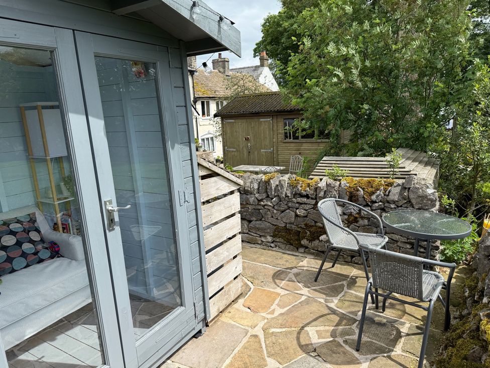 An outdoor space with a table and chairs at 7 Litton Slack in Tideswell