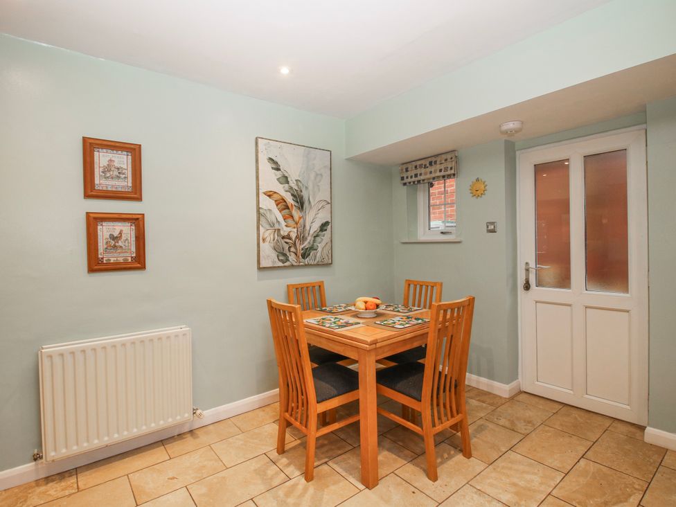 A dining room with a table and chairs at The Rumbles in 